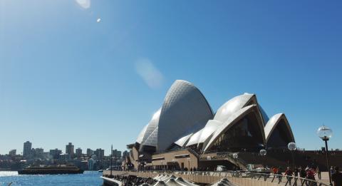 訪客享受一天雪梨海港來自雪梨歌劇院 ， 雪梨